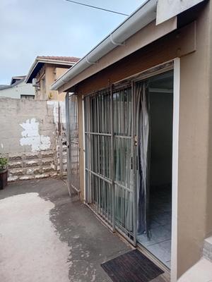 Cottage For Rent in Fynnlands, Durban